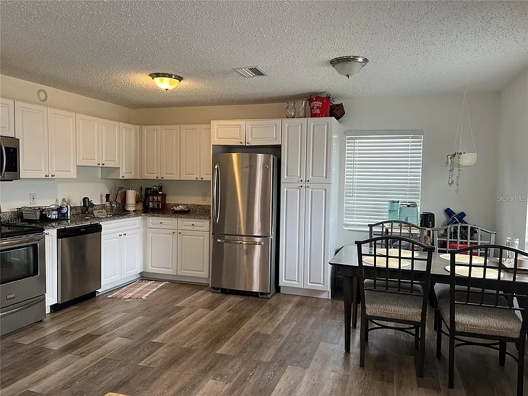 2103 W Cherry St — Photo 4