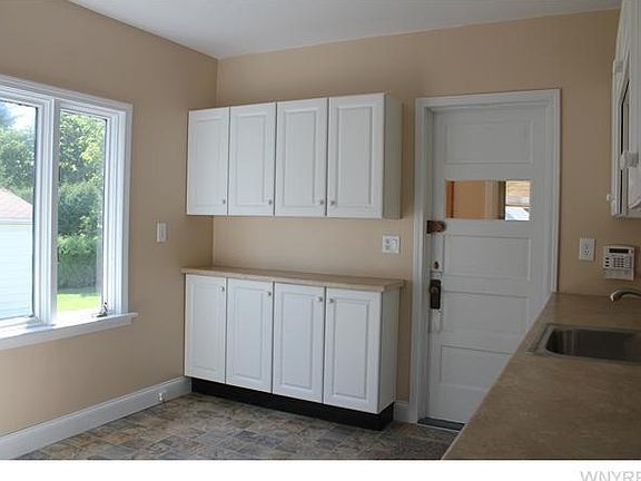 2nd image of 158 Saint Marys St