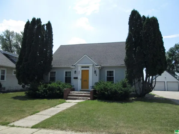 581 1st St SE, Hartley, IA 51346