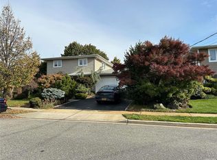 2919 Joyce Ln, Merrick, NY 11566