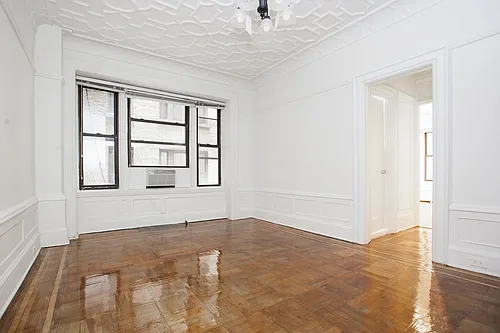 200 W 54th St #1B Photo 1