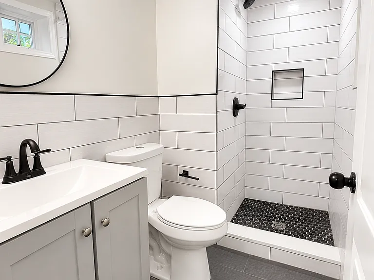 344 John St #B — Photo 4