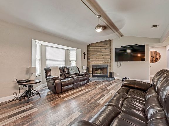 2nd image of 222 Prairie Creek Rd