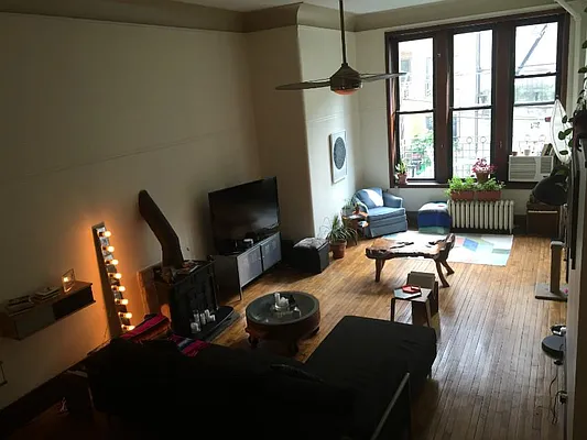 Rented by Level Group | media 38