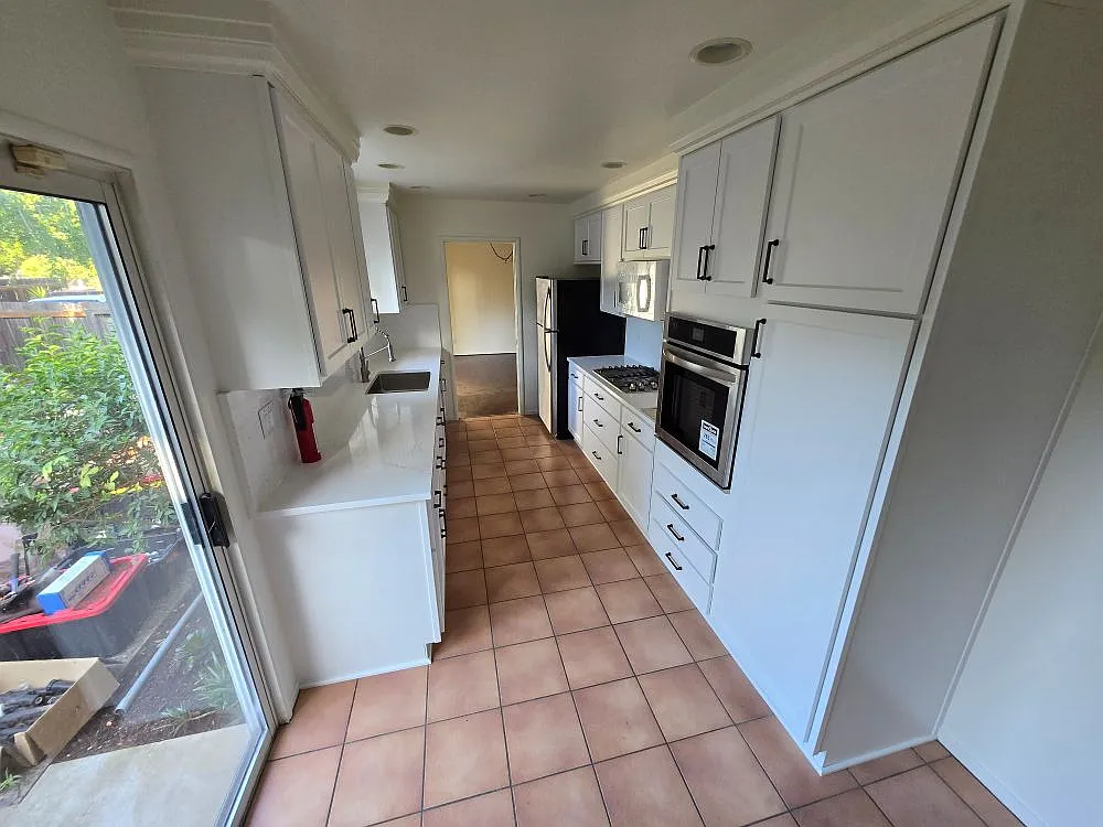3 bed, 1600 sqft, $5,150 — Photo 2