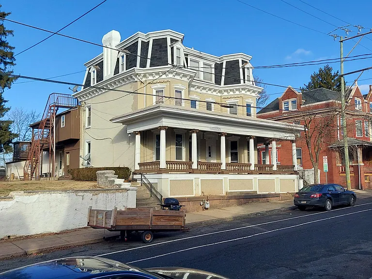261 N York St #F — Photo 1