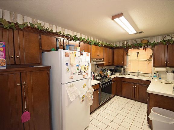 4th image of 2804 Green Canyon Dr