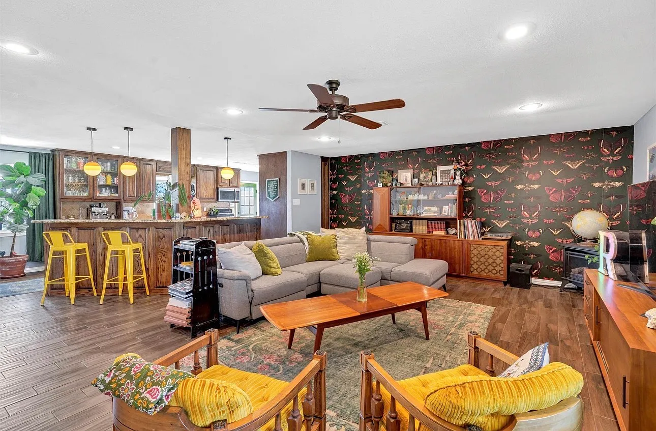 5 bed, 3300 sqft, $3,500 — Photo 4