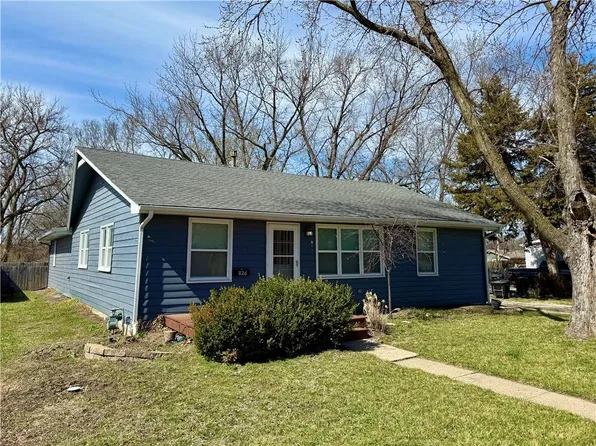 826 S Ash St, Ottawa, KS 66067