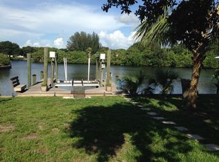 202 4th St SW, Ruskin, FL 33570