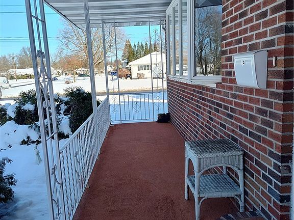 4th image of 1610 N George St