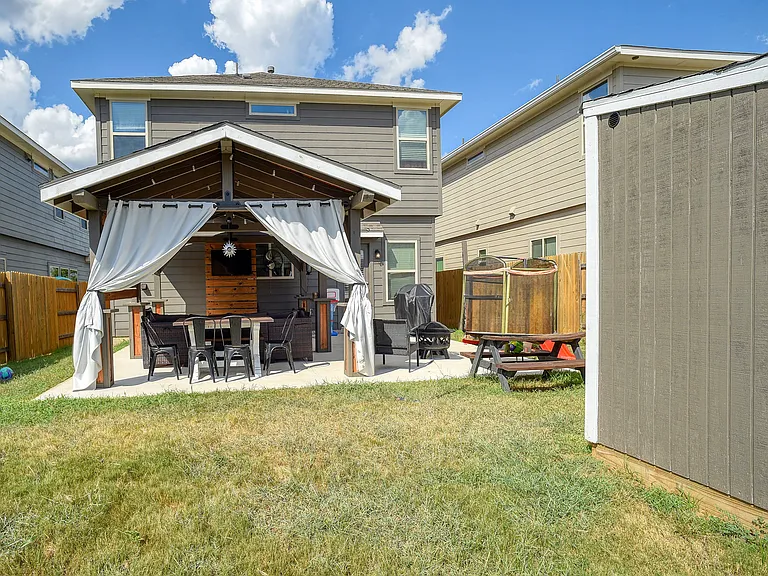 205 Driftwood Ln — Photo 35
