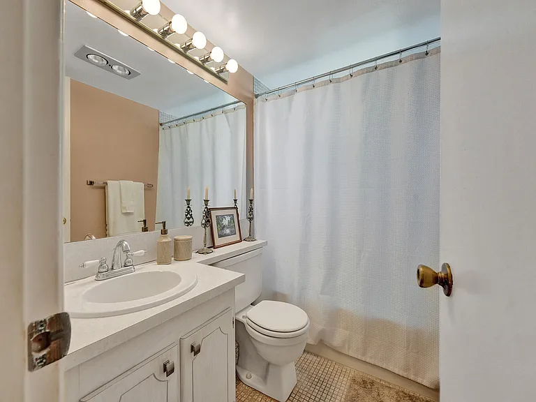 232 Farnham Cres #232-J — Photo 23