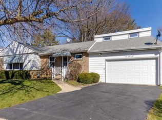 263 N Prairie Ave, Mundelein, IL 60060