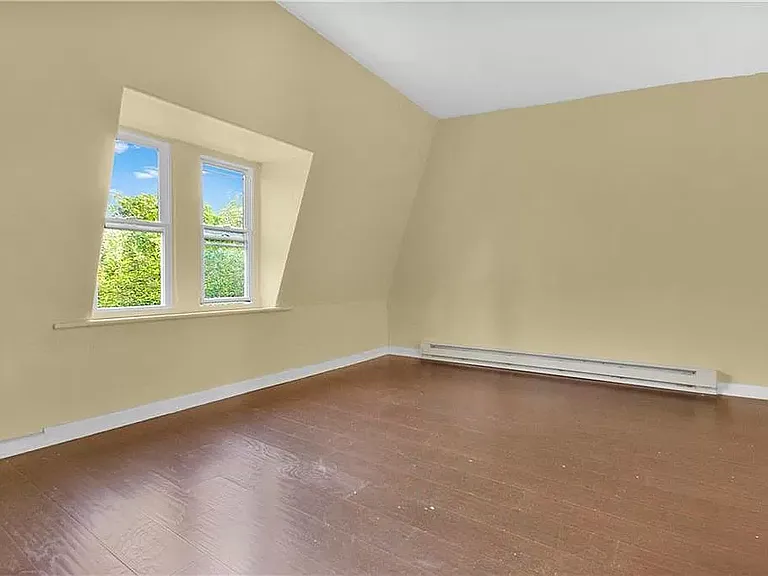 446 W Allen St — Photo 10