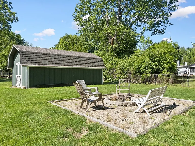 121 Elmlinger Dr — Photo 13
