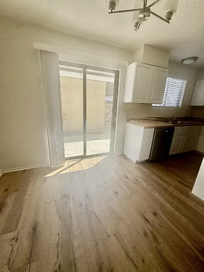 2 bed, 1.5 bath, 1054 sqft, $1,550 — Photo 4