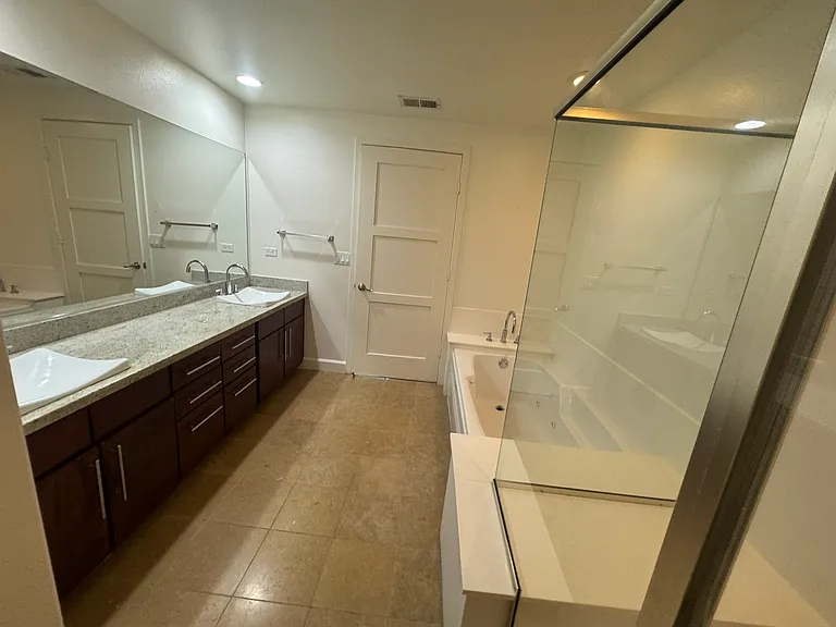 14412 Killion St #102 — Photo 8