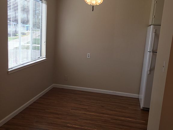 4th image of 35 Atherwood Ave APT 1
