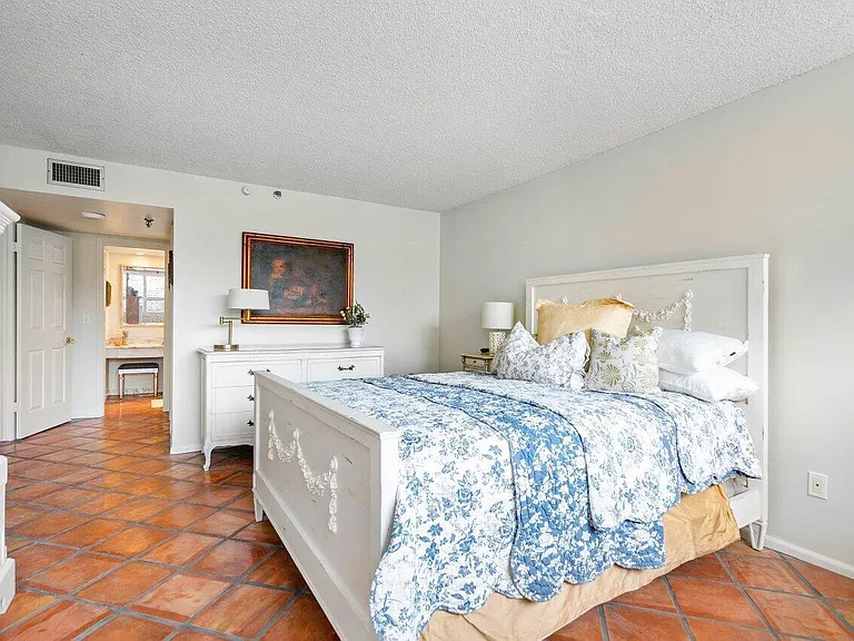 899 Jeffery St #3050 — Photo 11