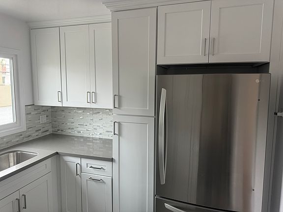 3rd image of 70 Glendora Ave #1