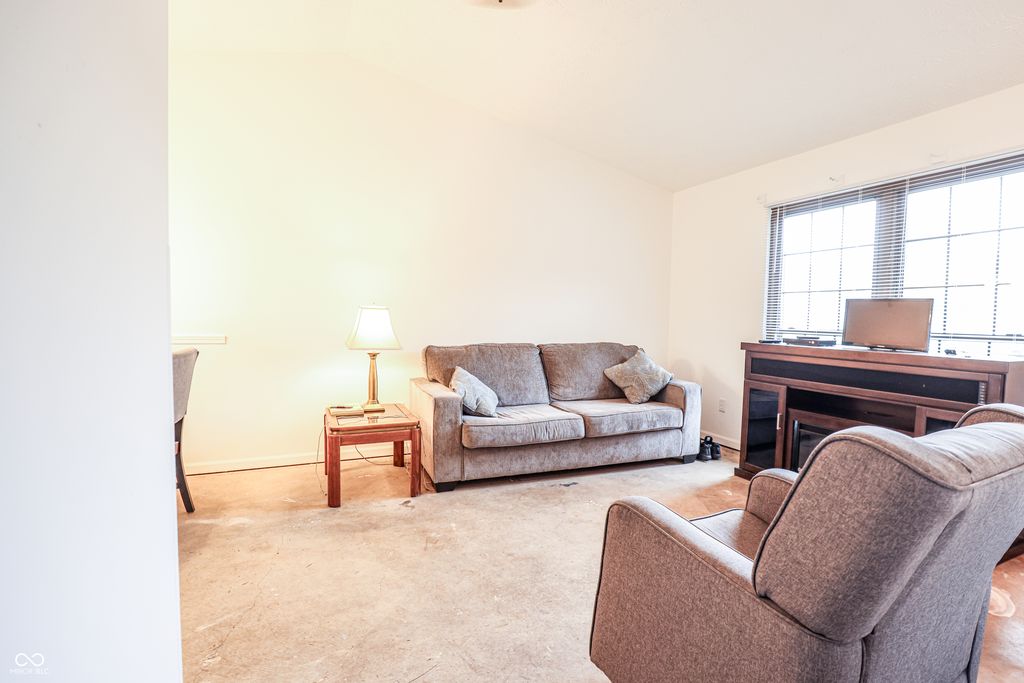 1804 Queensbridge Cir, Indianapolis, IN - View 4
