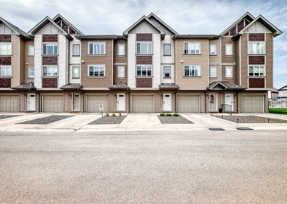 1st image of 205 NE Copperpond Row SE