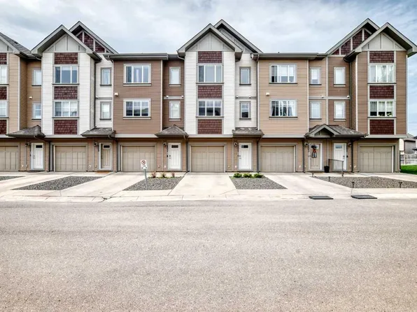 205 NE Copperpond Row SE, Calgary, AB T2Z 1H3