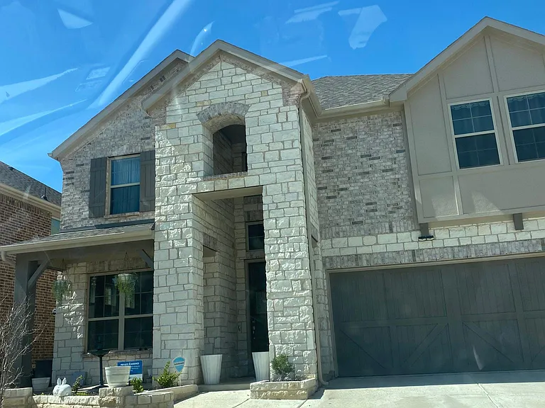 2133 Sumard Dr — Photo 2