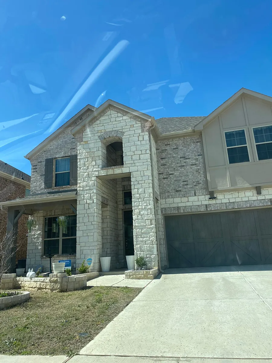Building Photo - 2133 Sumard Dr