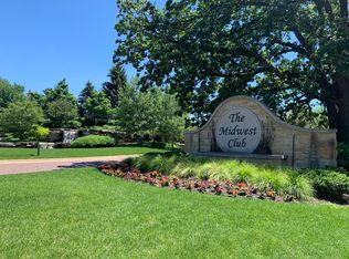 1723 Midwest Club Pkwy, Oak Brook, IL 60523
