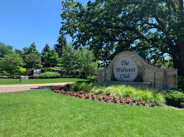 1723 Midwest Club Pkwy, Oak Brook, IL 60523