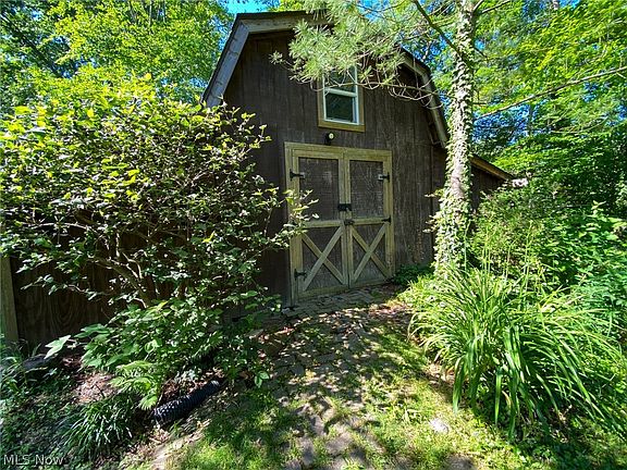 3rd image of 793 Robinhood Dr