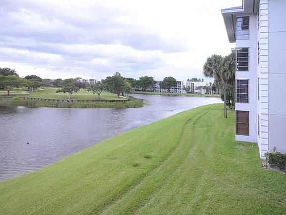 2nd image of 1518 Whitehall Dr APT 104
