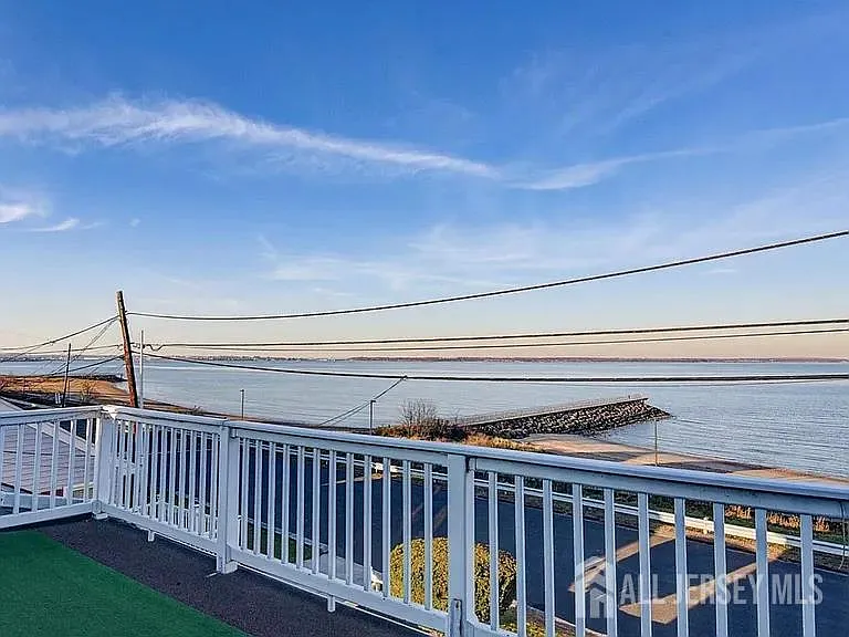 238 Shoreland Cir — Photo 3