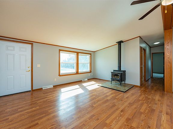 2nd image of 819 2nd St