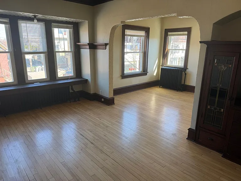815 E Locust St — Photo 6