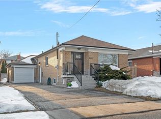 204 N Carson St, Toronto, ON M8W4E2