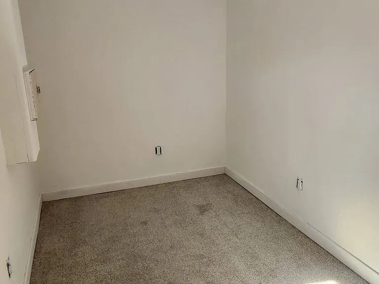 1495 S Grape St — Photo 7