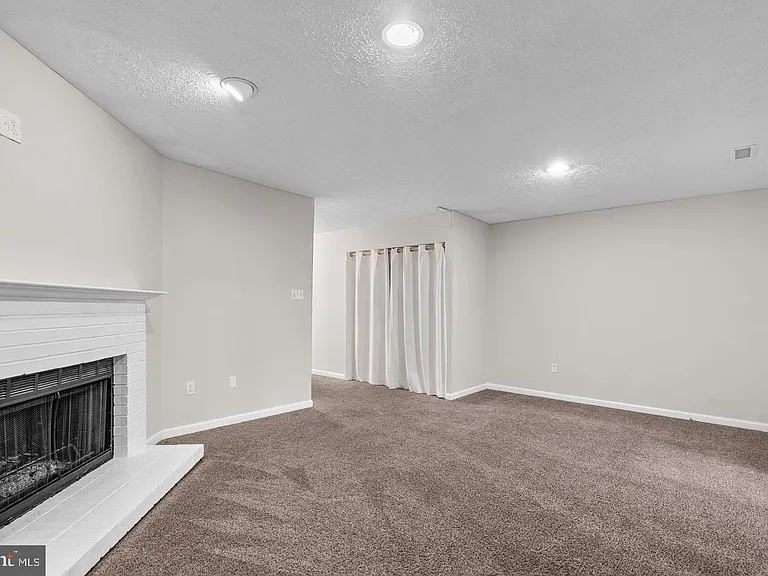 18005 Sunset Lake Ct — Photo 30