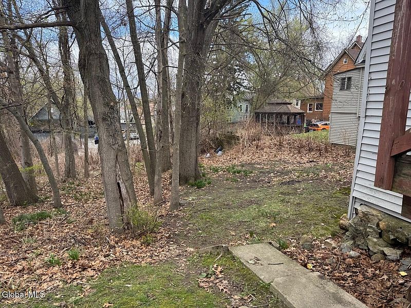 5th image of 25 Steele Avenue