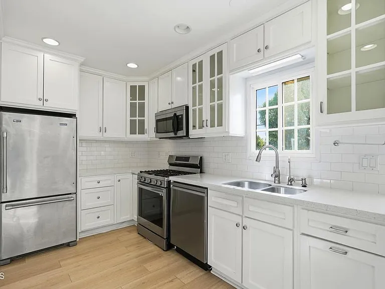 10734 Oro Vista Ave — Photo 8