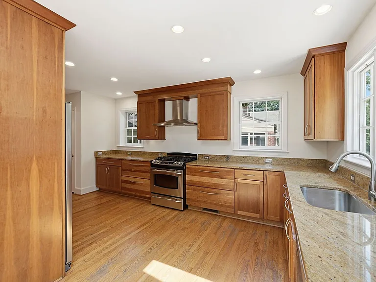2812 Northampton St NW — Photo 6