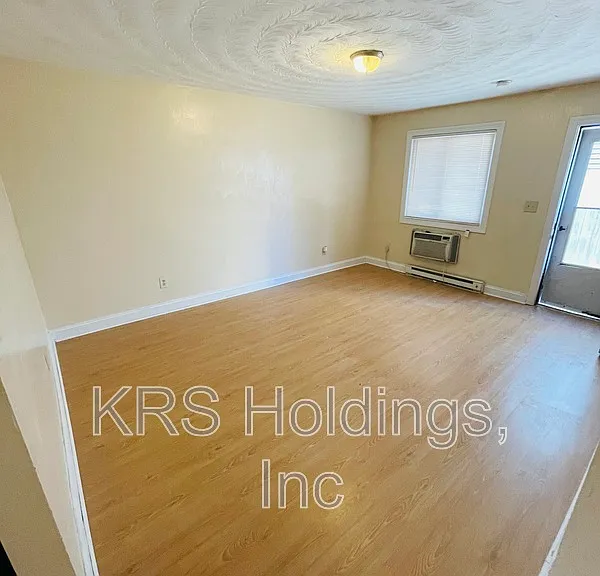 1406 W 27th St #B — Photo 8