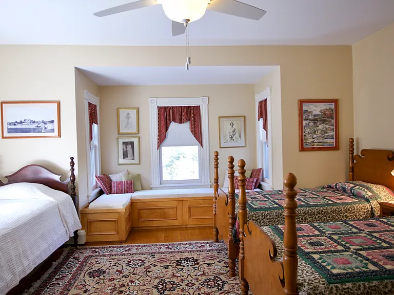 18 Clinton Ave — Photo 12