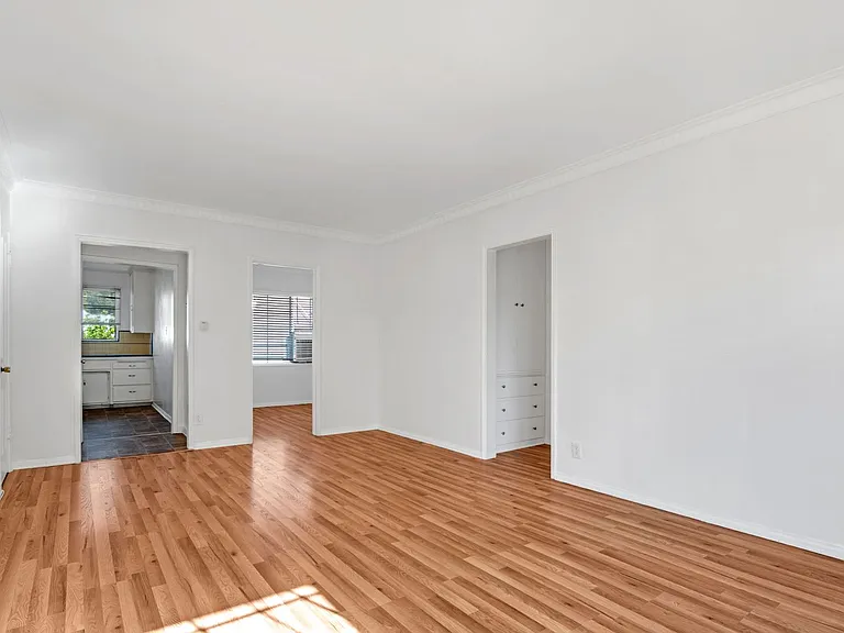 651 Midvale Ave — Photo 6