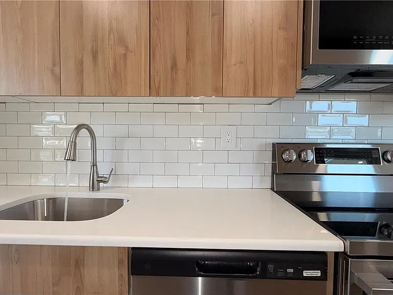 49 Seyfried Ave — Photo 39