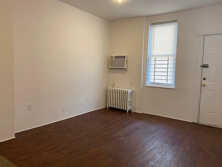 2313 Christian St #1R — Photo 3