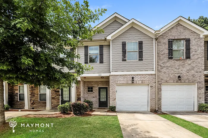 1585 Iris Walk — Photo 1