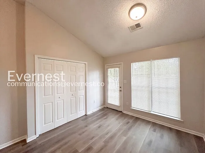 10721 Ridgefield Dr — Photo 8